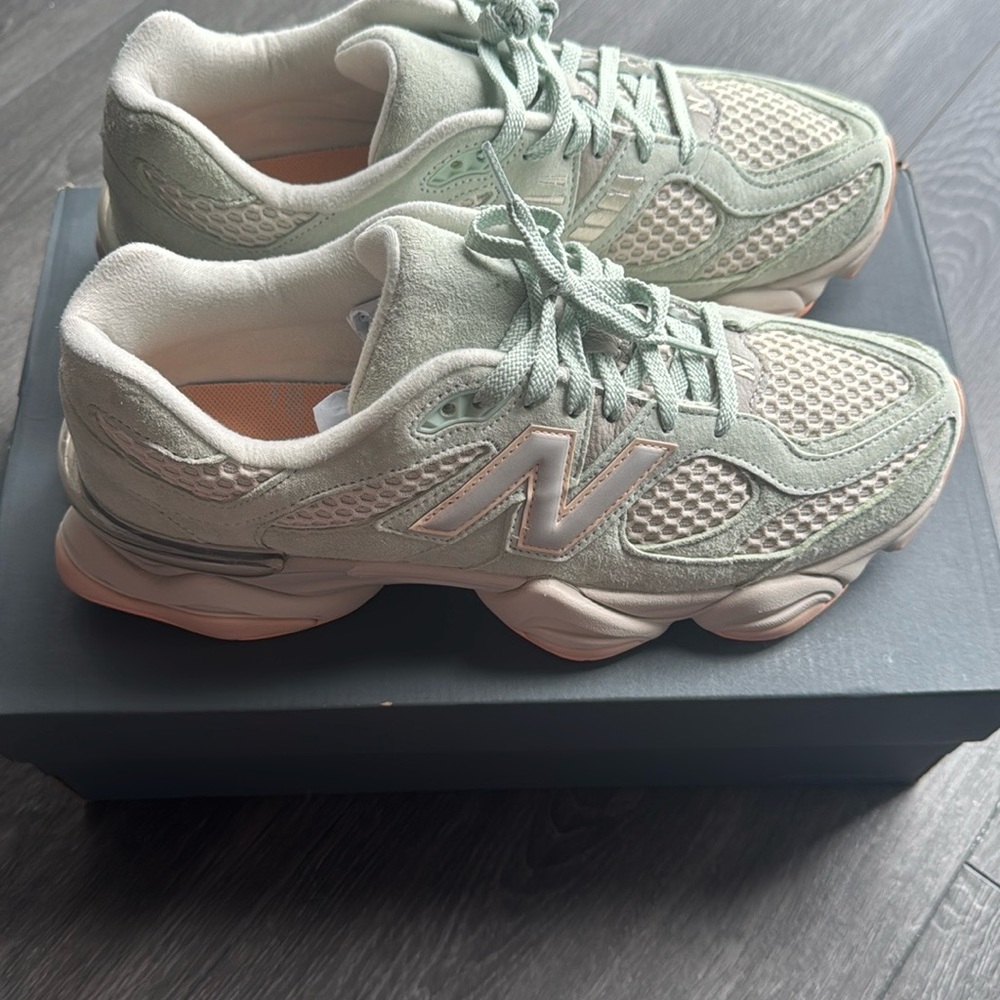 New Balance Women's Green Sneakers